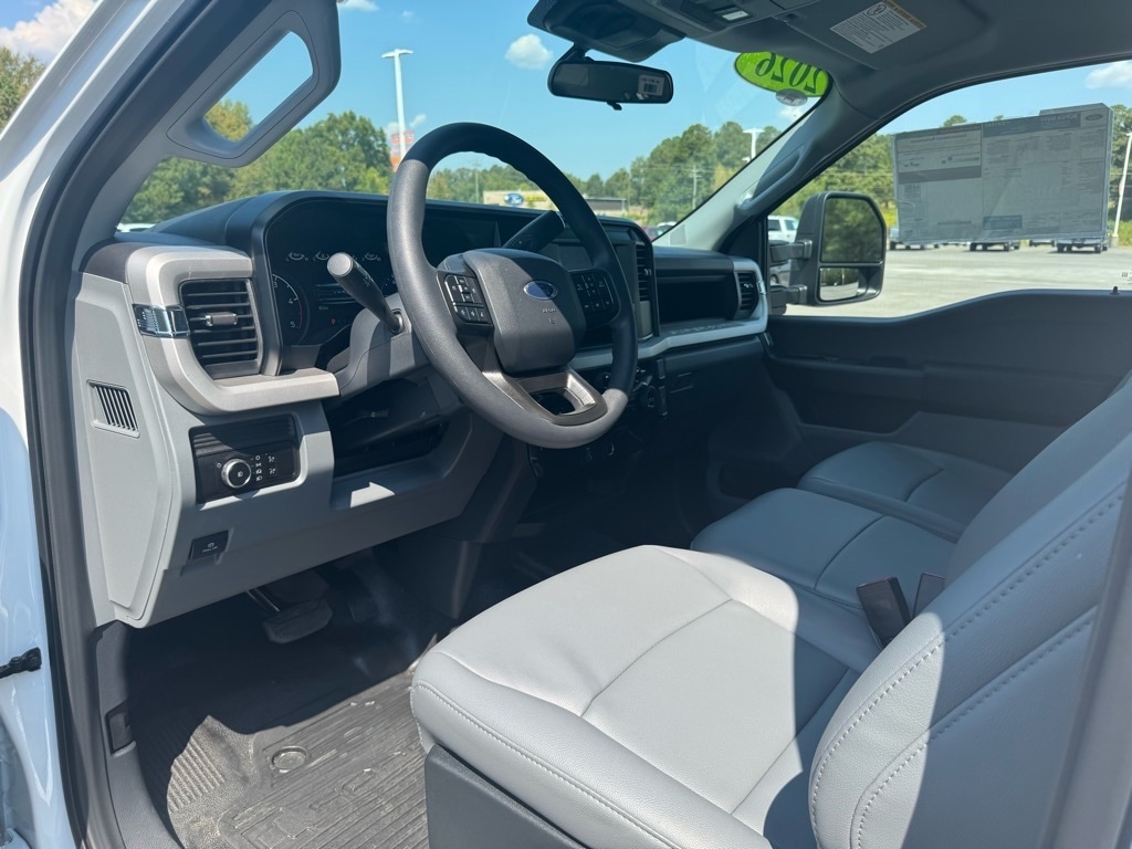 2026 Ford F-350 Super Duty Chassis Cab XL - Photo 19
