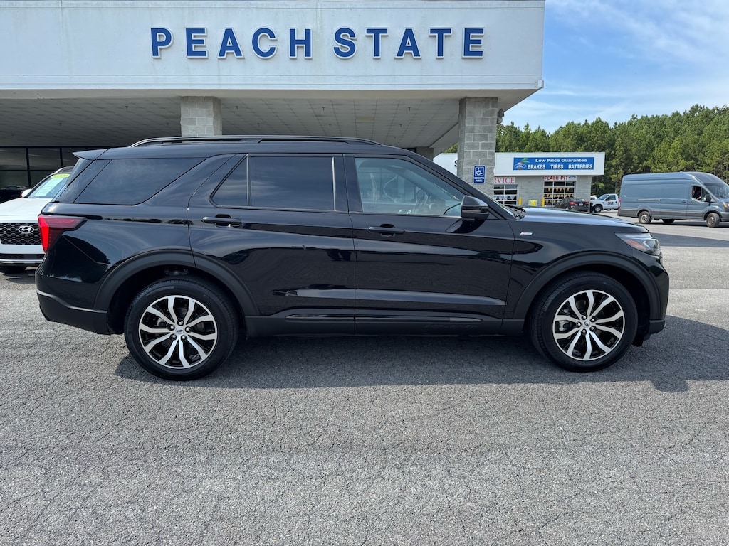 Used 2025 Ford Explorer ST-Line SUV