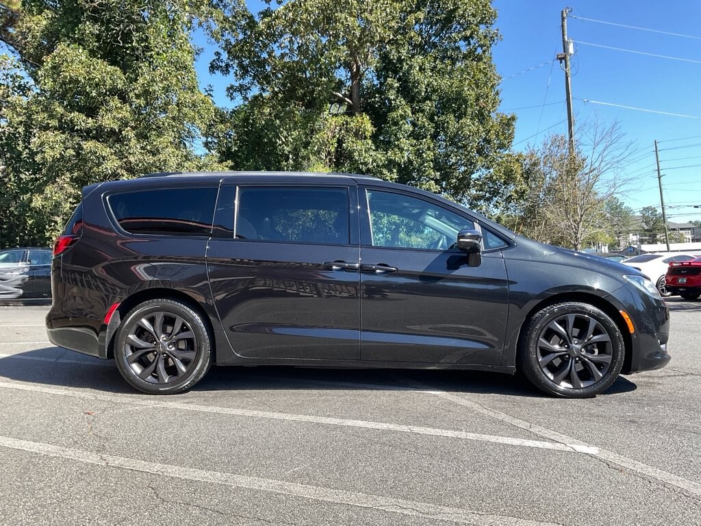Used 2018 Chrysler Pacifica Limited Mini-van, Passenger