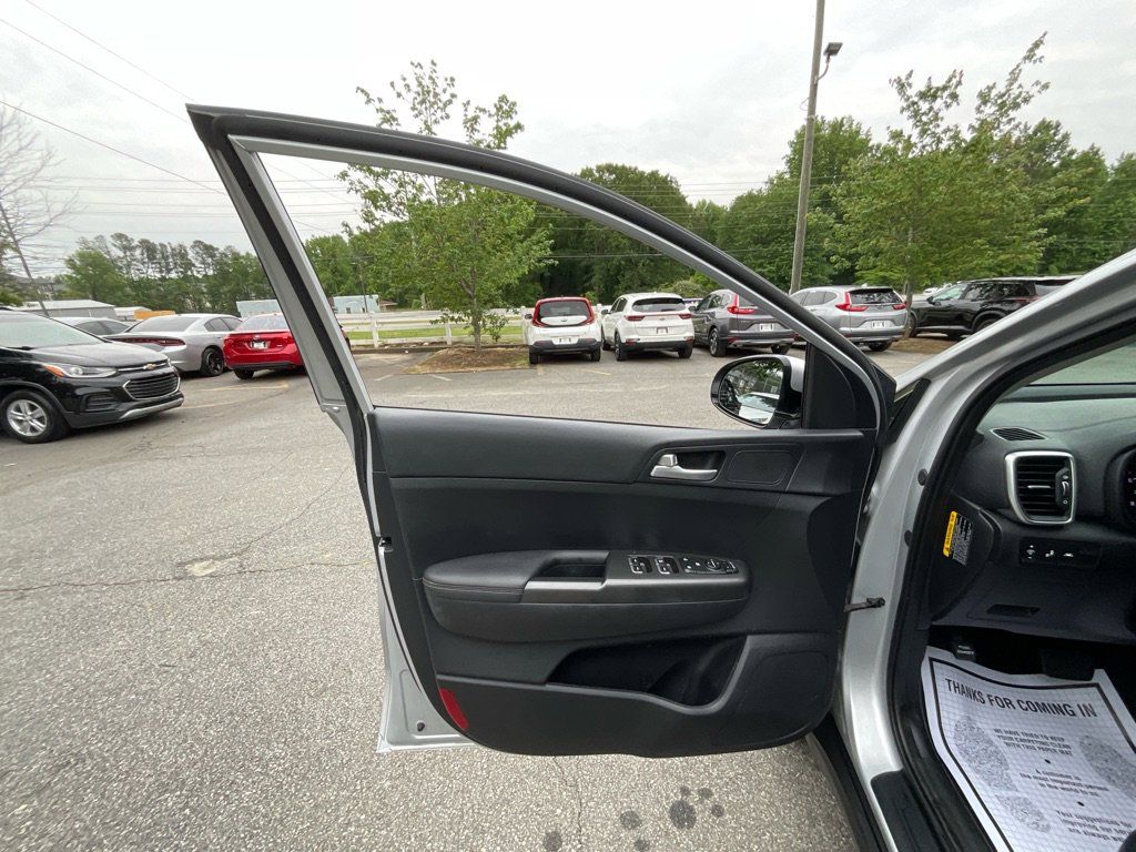 2022 Kia Sportage LX - Photo 40