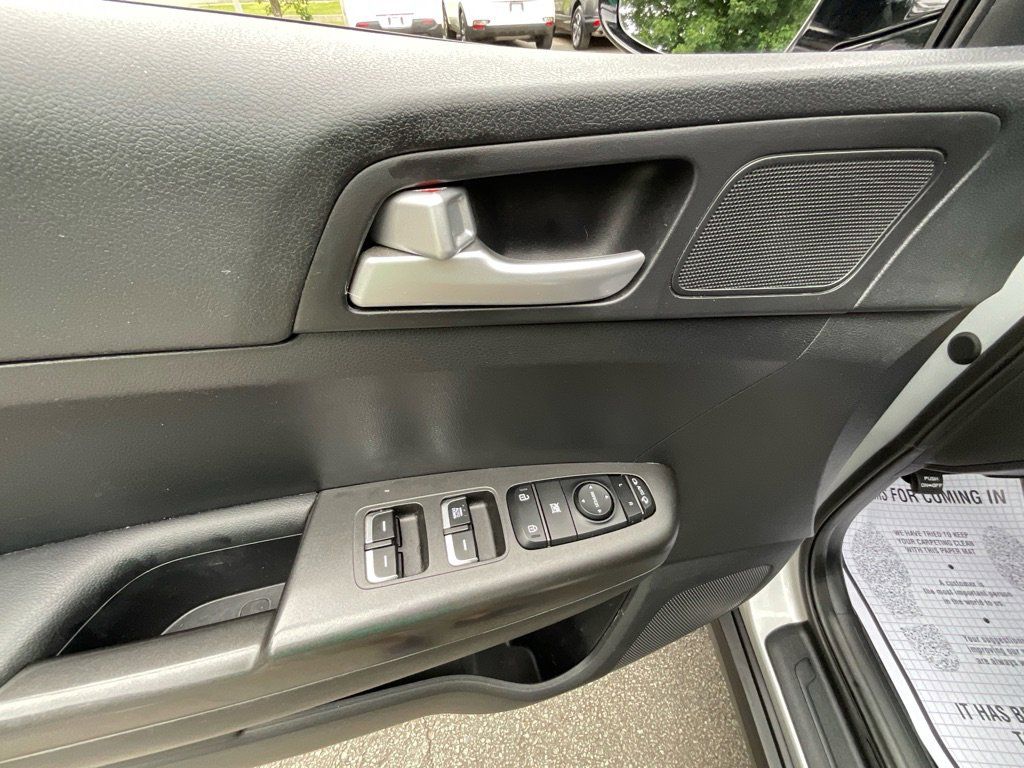 2022 Kia Sportage LX - Photo 41