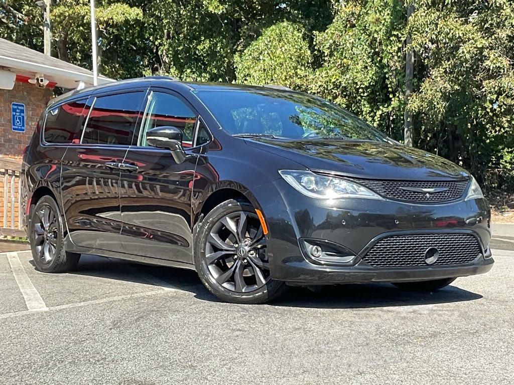 Used 2018 Chrysler Pacifica Limited Mini-van, Passenger