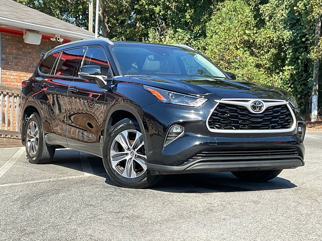 Used 2022 Toyota Highlander XLE Sport Utility
