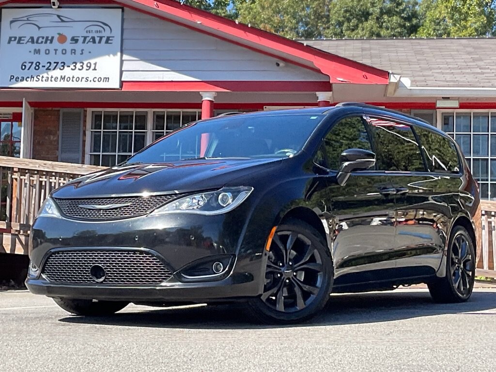 Used 2018 Chrysler Pacifica Limited Mini-van, Passenger