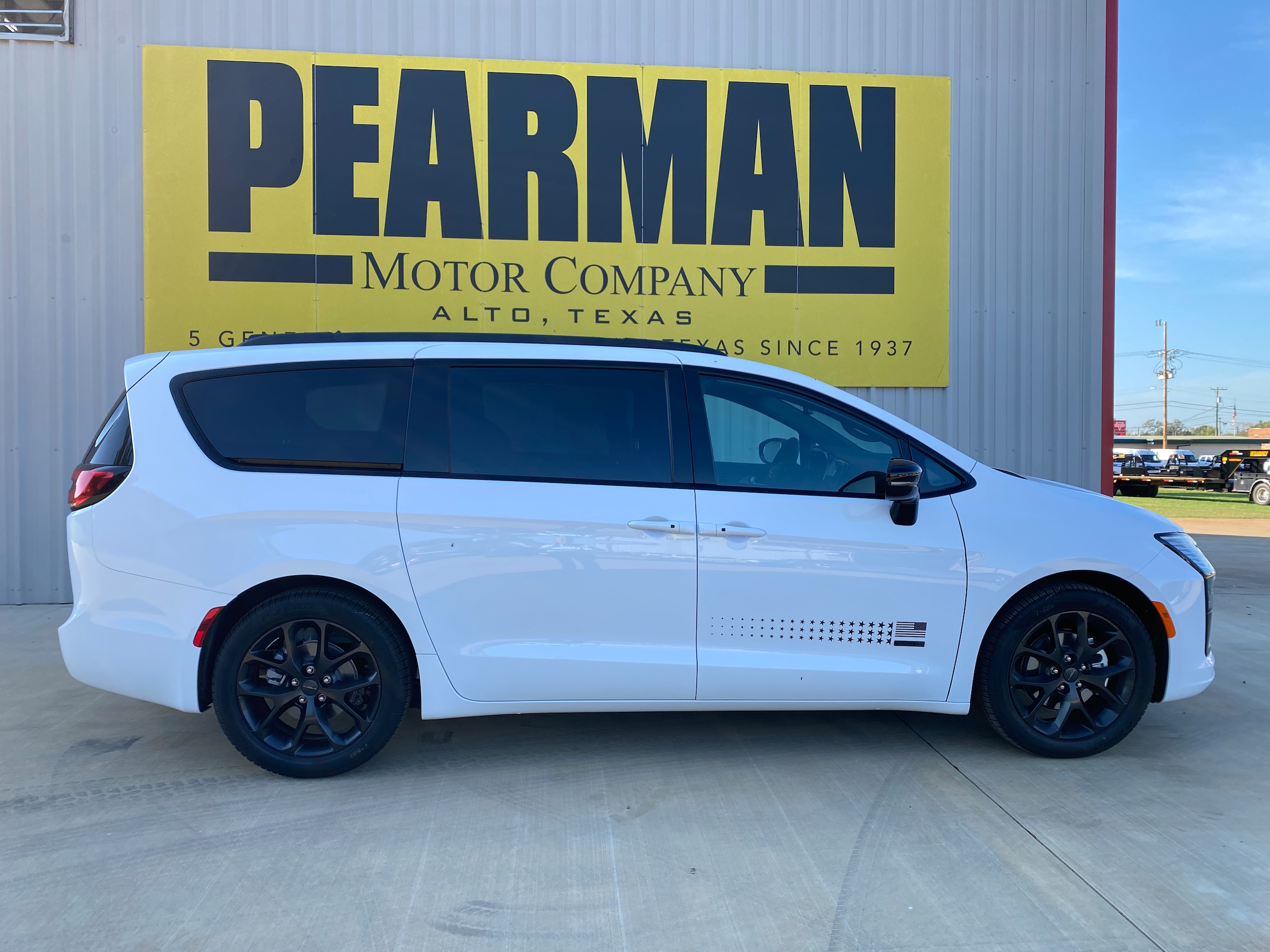 2027 Chrysler Pacifica Select