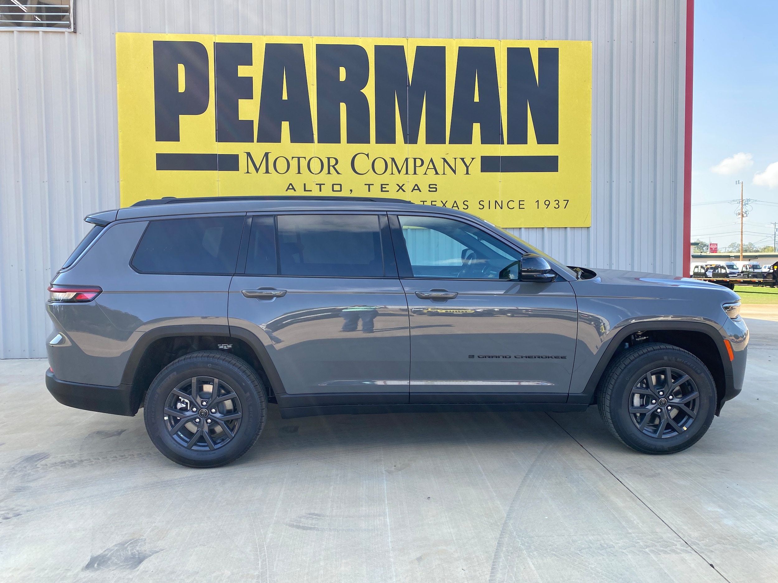 2027 Jeep Grand Cherokee L Laredo