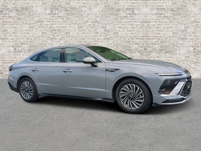 2025 Hyundai Sonata Hybrid