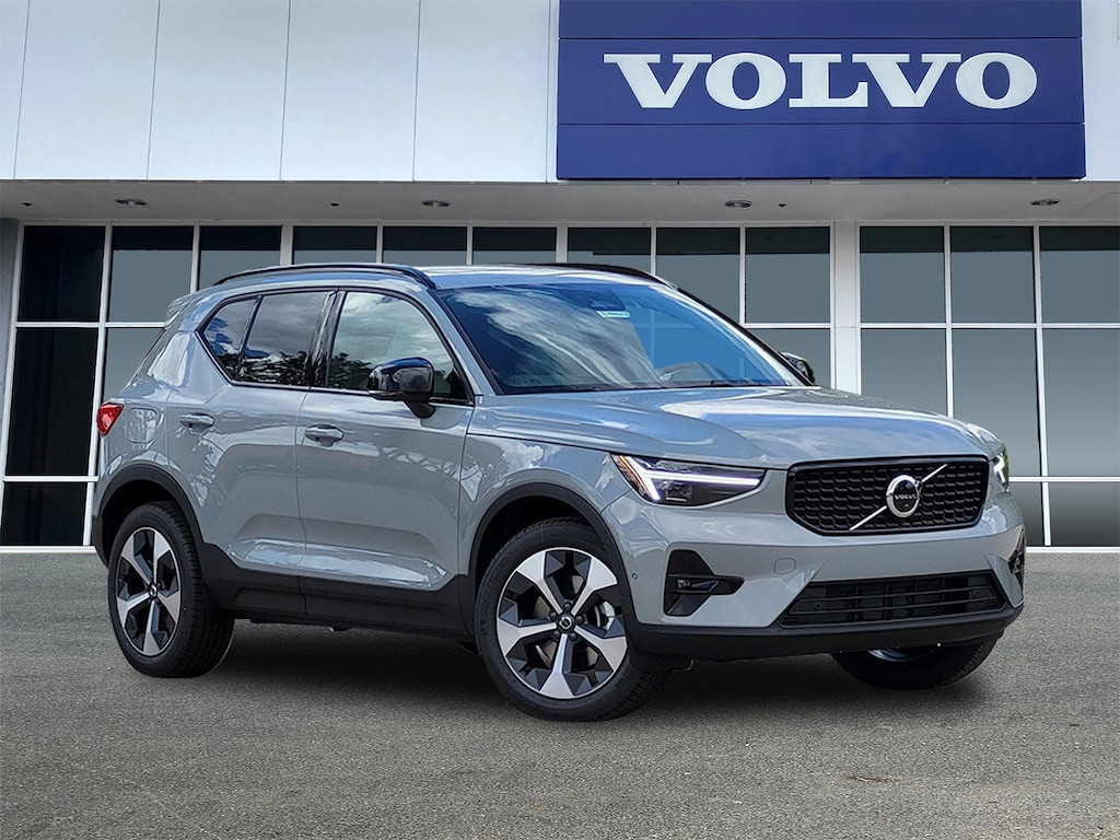 New 2026 Volvo XC40 B5 Plus SUV