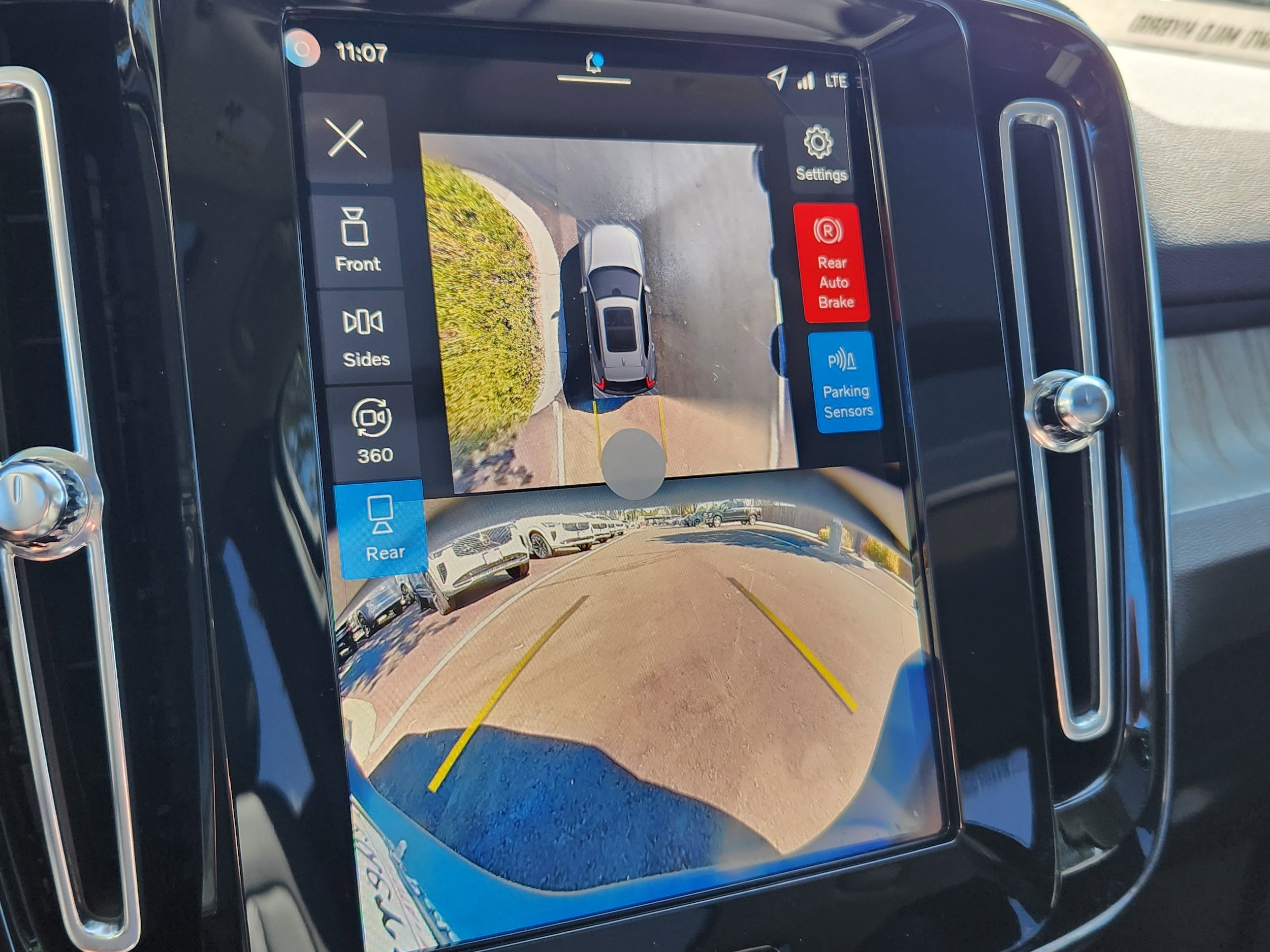 2026 Volvo XC40 Ultra - Photo 11