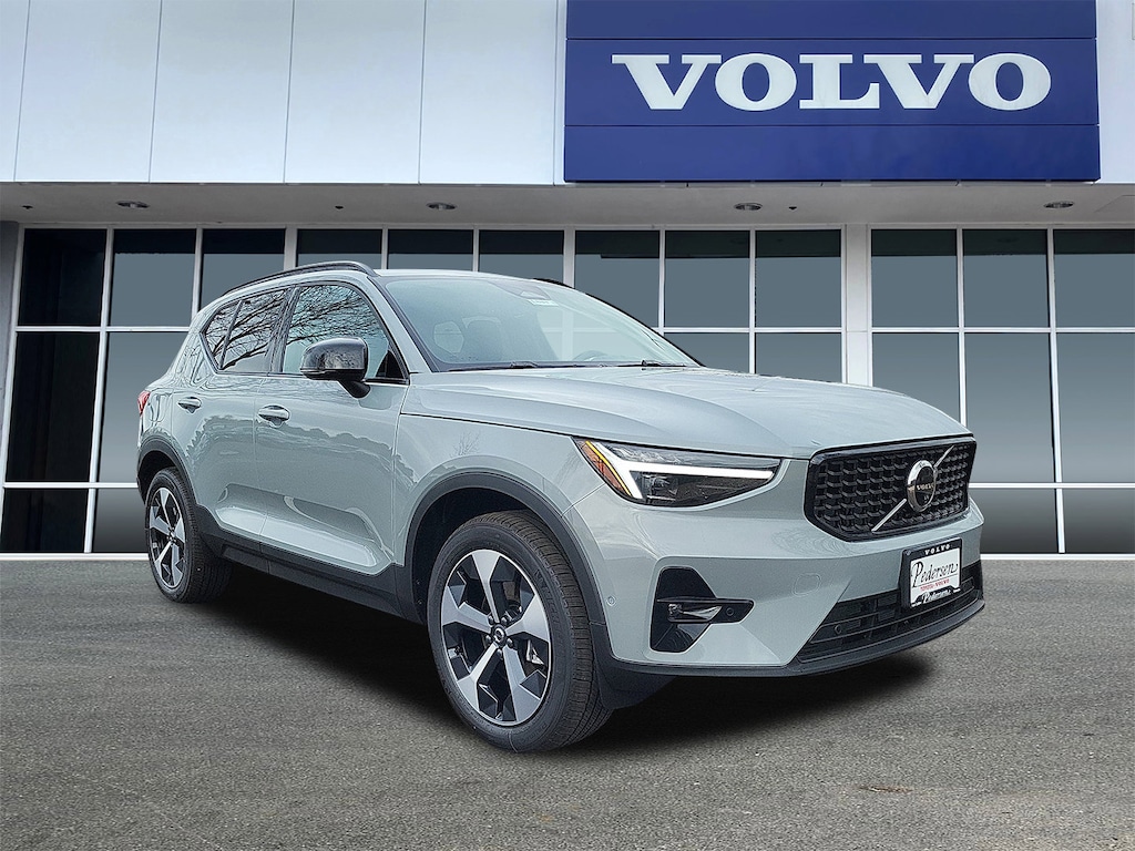 New 2026 Volvo XC40 B5 Plus SUV