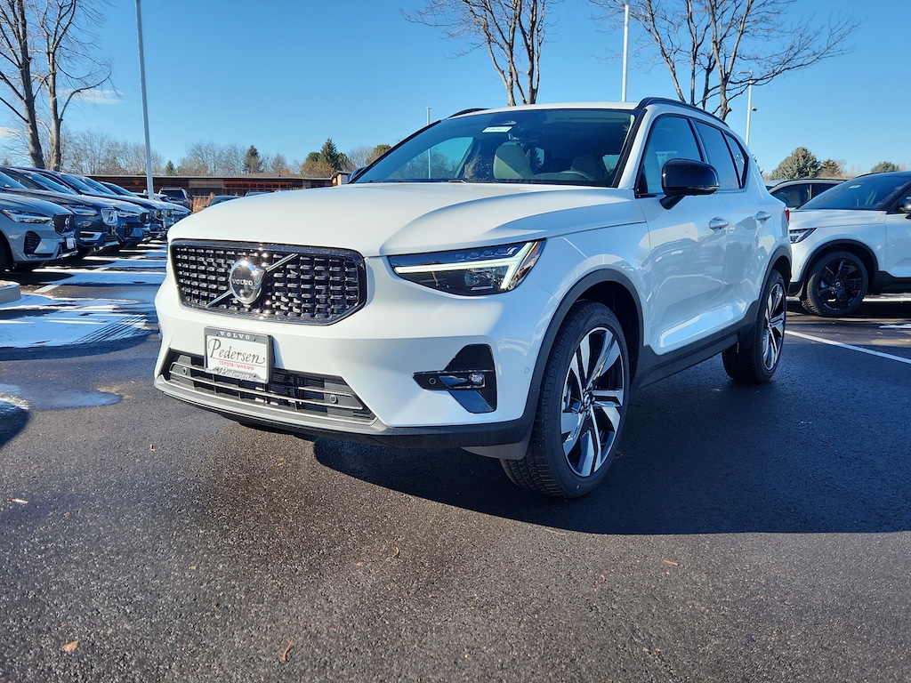 New 2026 Volvo XC40 B5 Ultra SUV