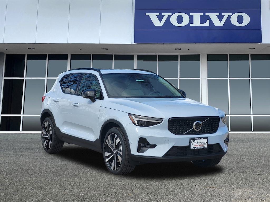 New 2026 Volvo XC40 B5 Ultra SUV