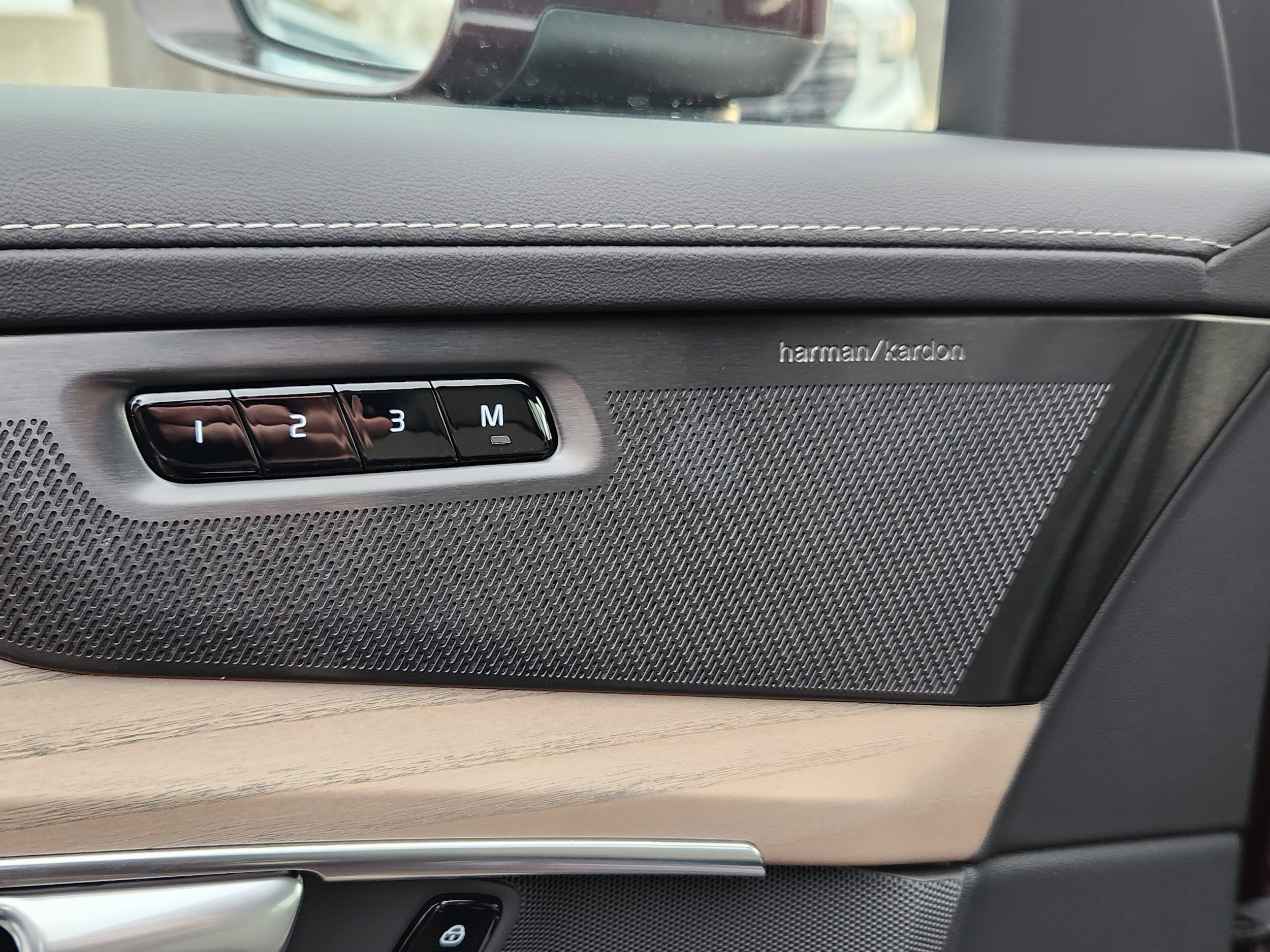 2026 Volvo XC90 Plus - Photo 13