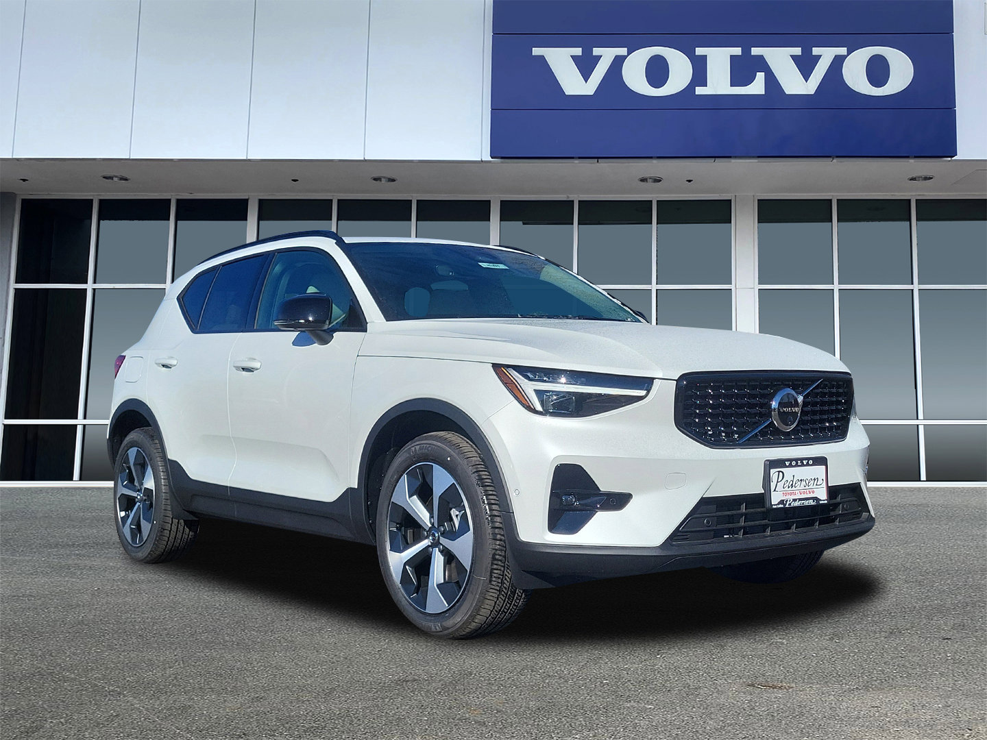 2026 Volvo XC40 SUV 