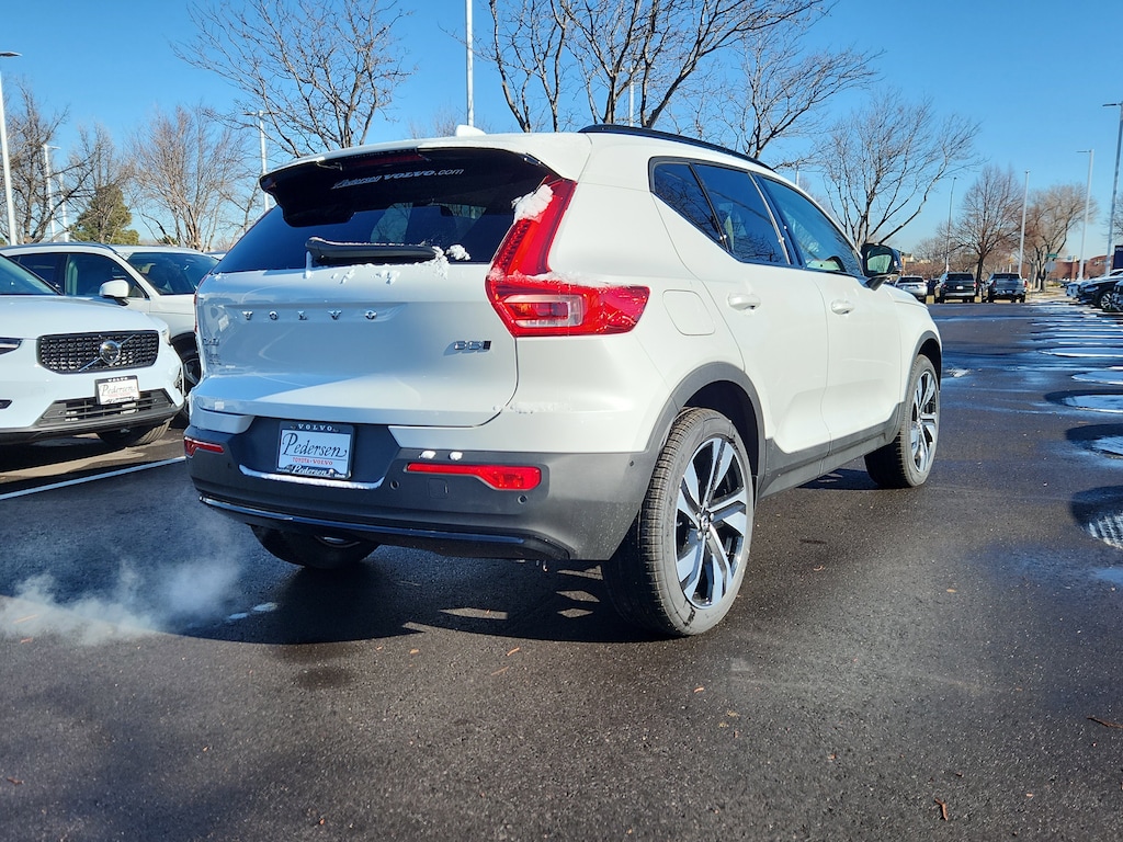 New 2026 Volvo XC40 B5 Ultra SUV