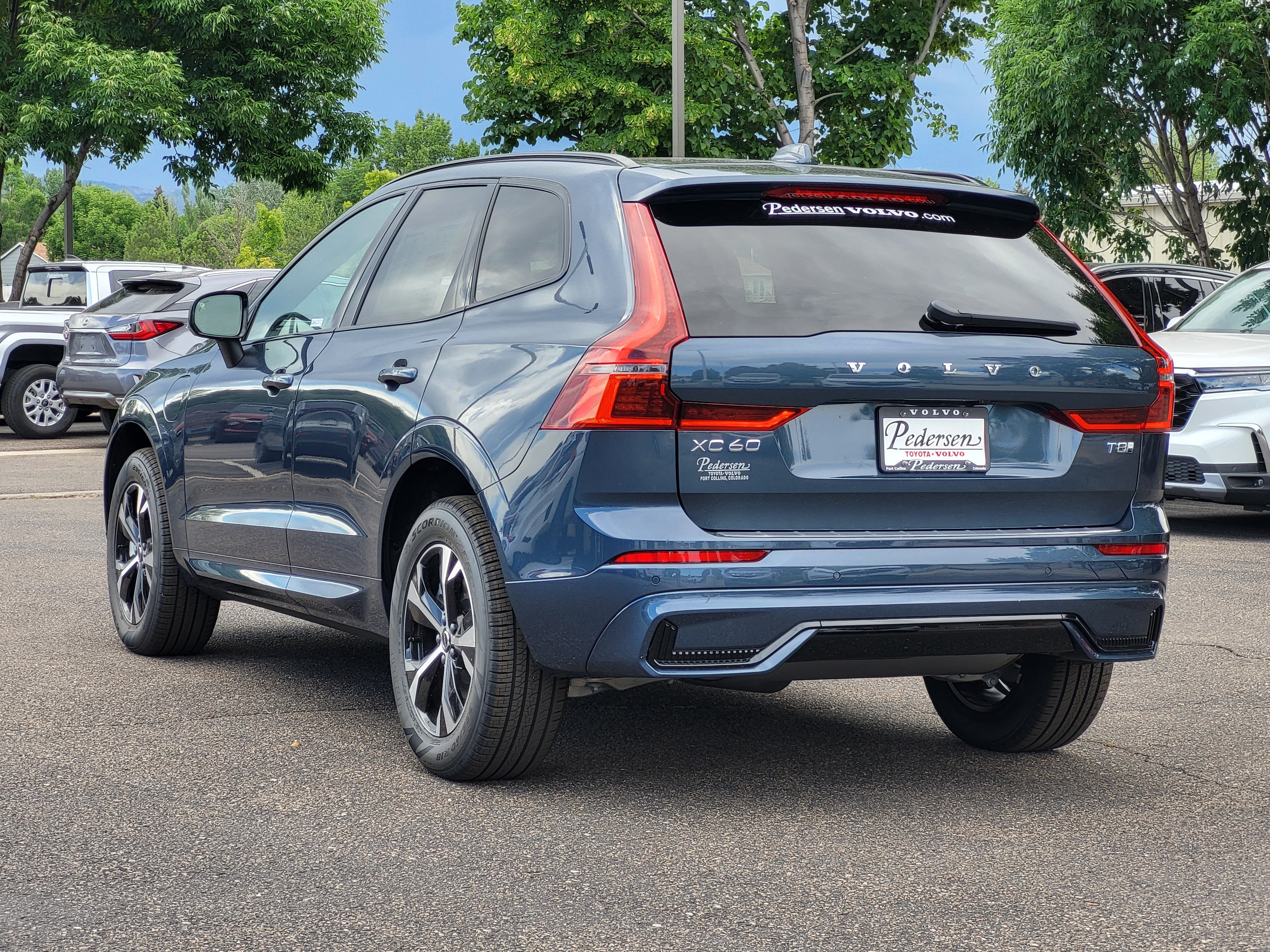 New 2026 Volvo XC60 plug-in hybrid T8 Core SUV
