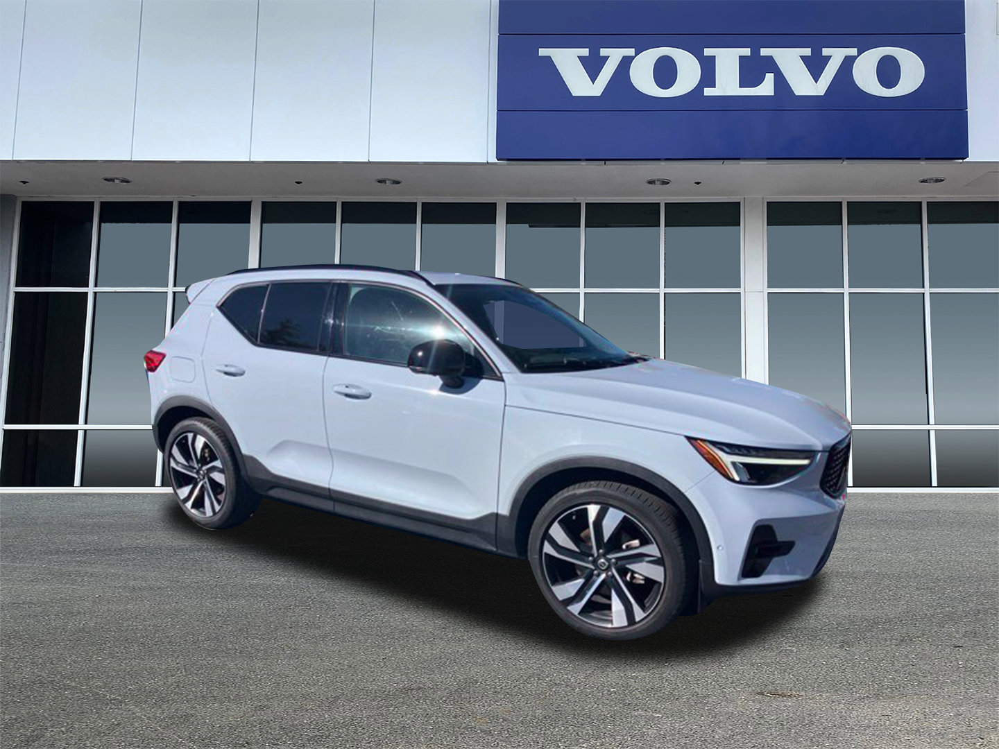 Used 2024 Volvo XC40 B5 Plus Dark SUV