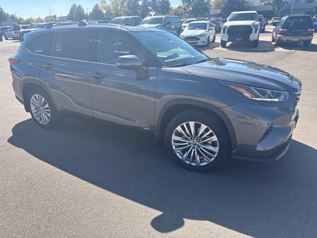Used 2022 Toyota Highlander Hybrid Platinum SUV