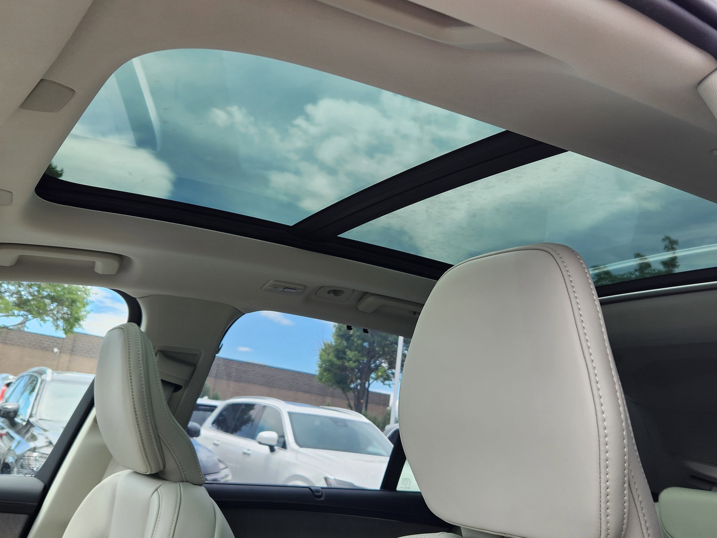2026 Volvo XC90 Ultra - Photo 16