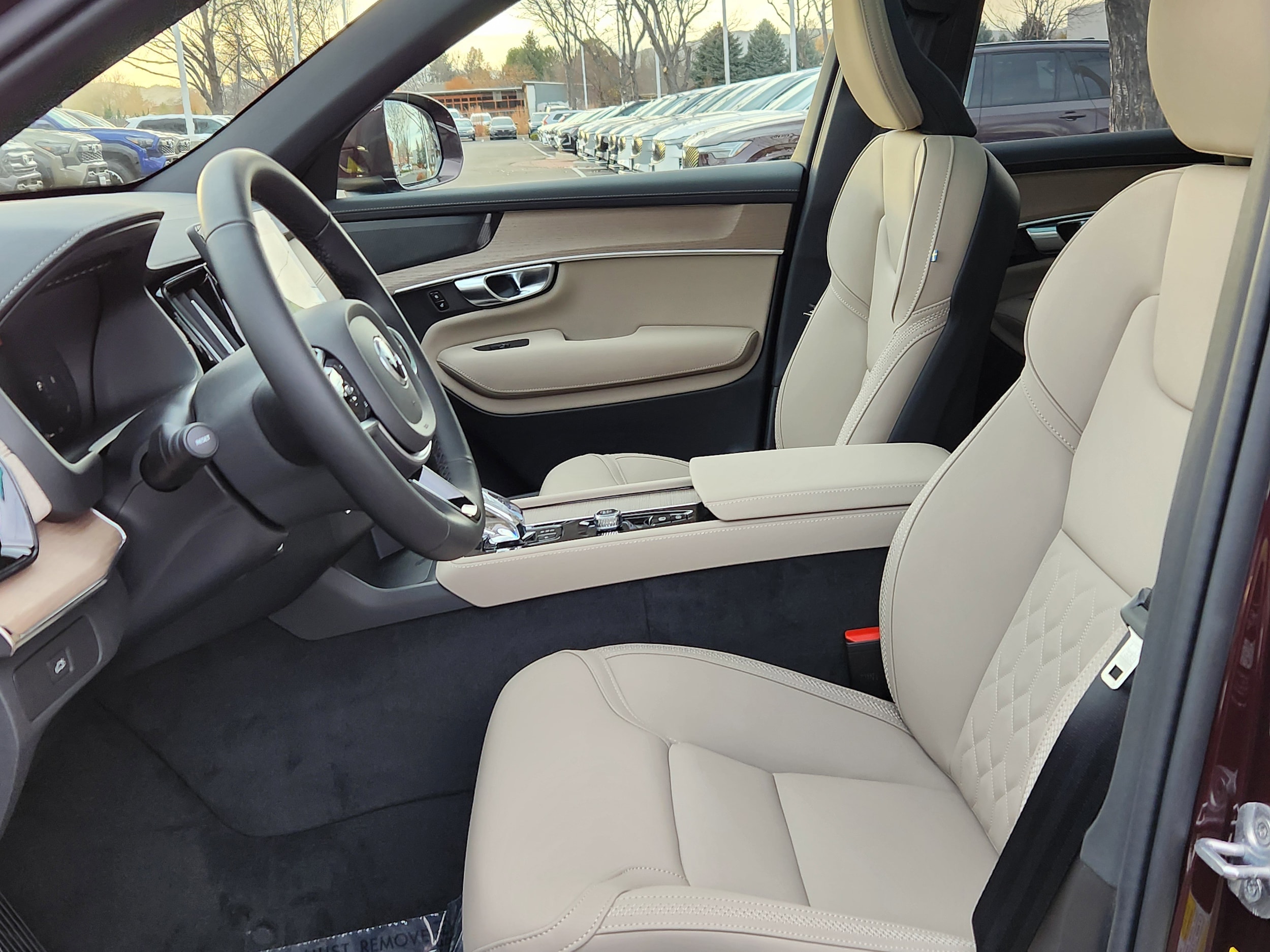 2026 Volvo XC90 Plus - Photo 7