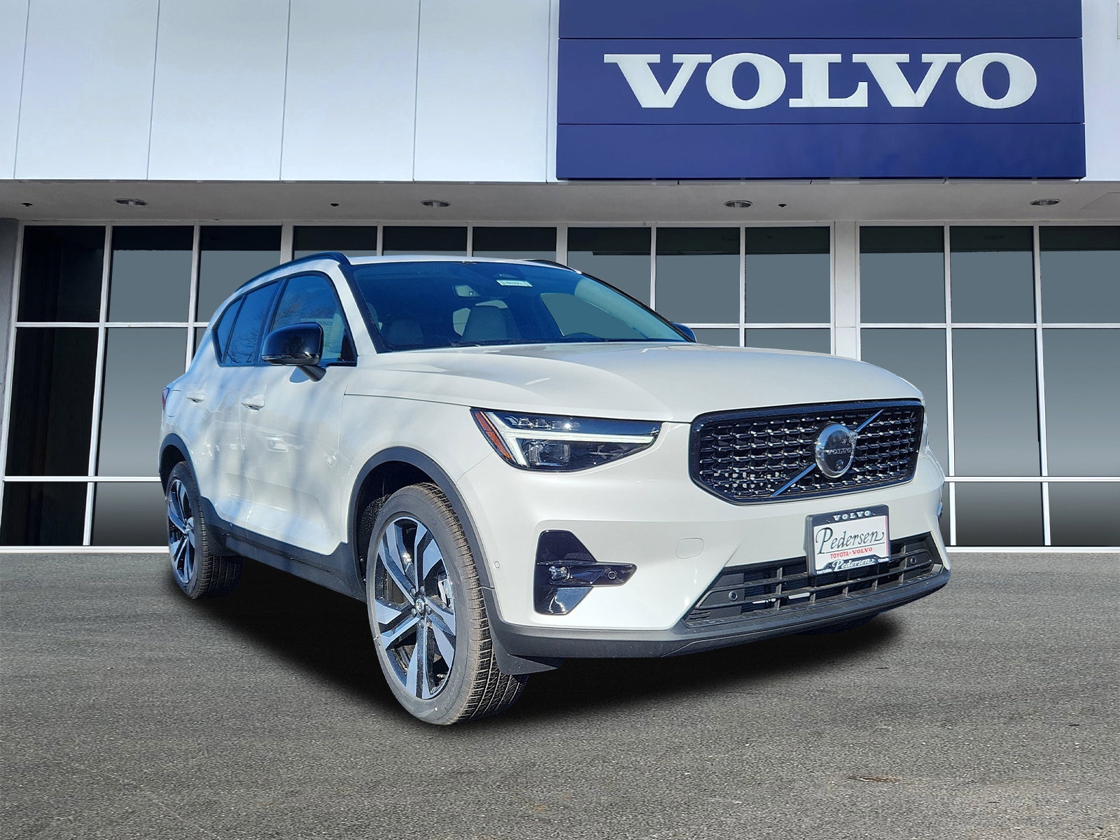 2026 Volvo XC40 SUV 