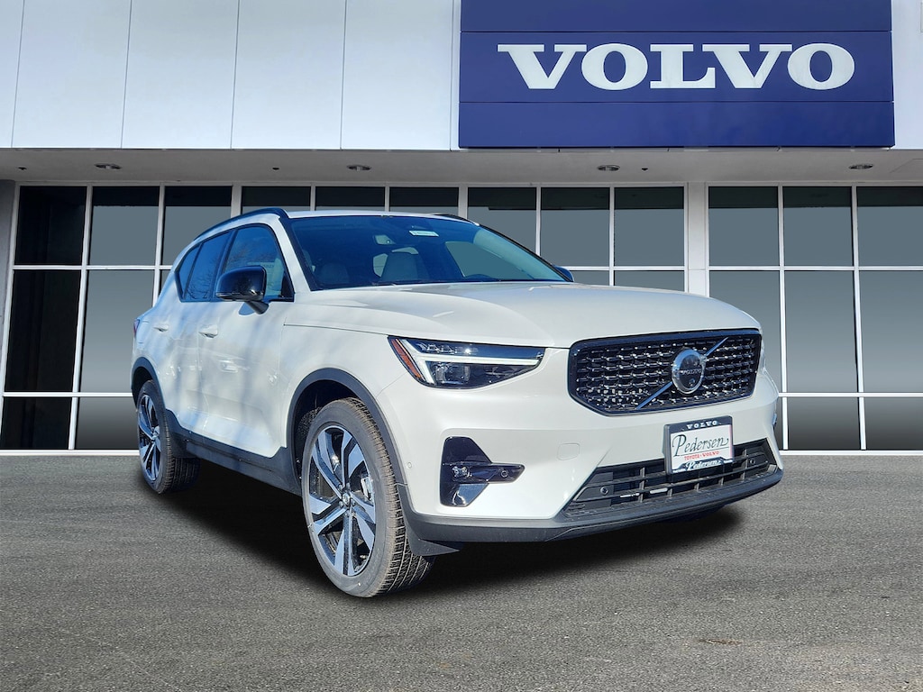 New 2026 Volvo XC40 B5 Ultra SUV