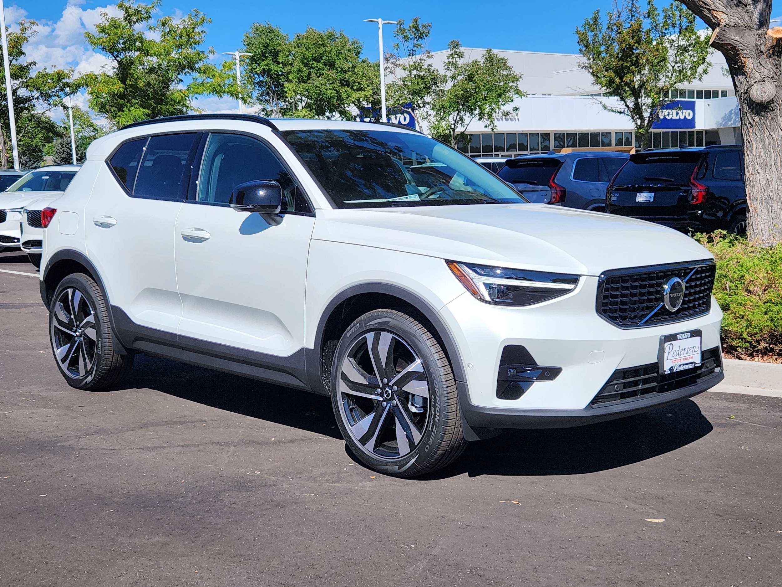 2026 Volvo XC40 Ultra - Photo 16