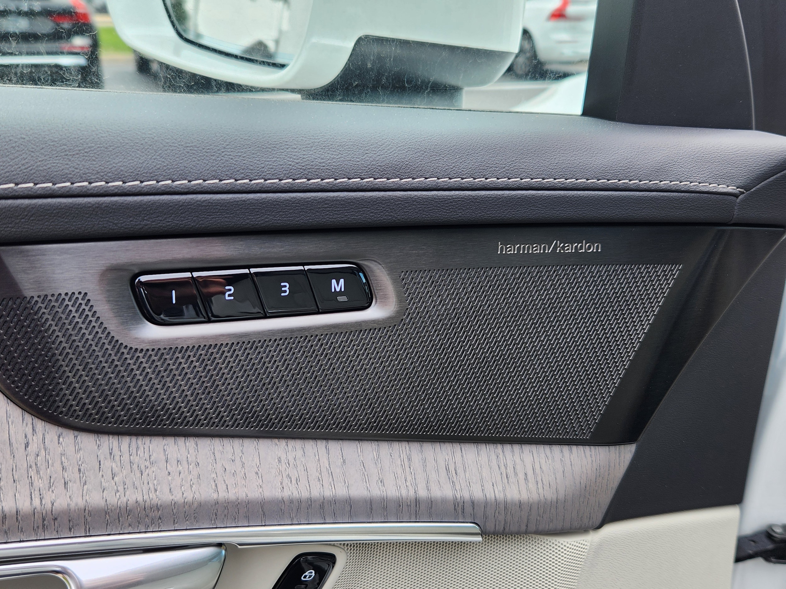2026 Volvo XC90 Ultra - Photo 14