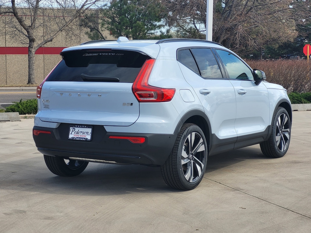 New 2026 Volvo XC40 B5 Ultra SUV