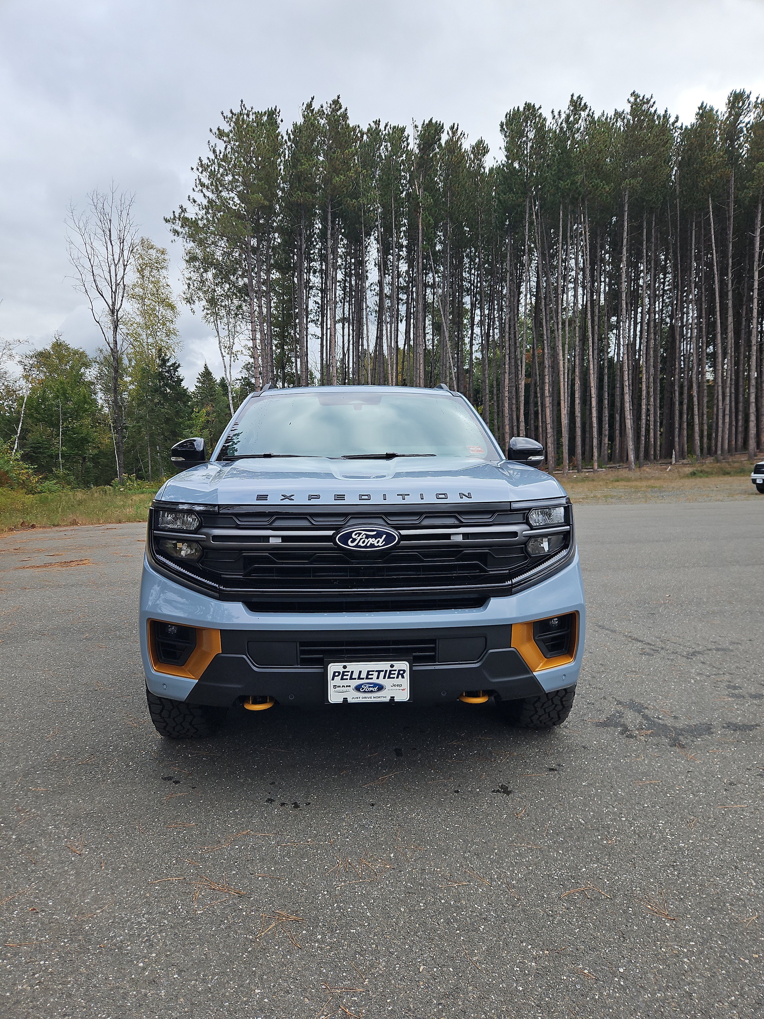 2027 Ford Expedition Tremor - Photo 2