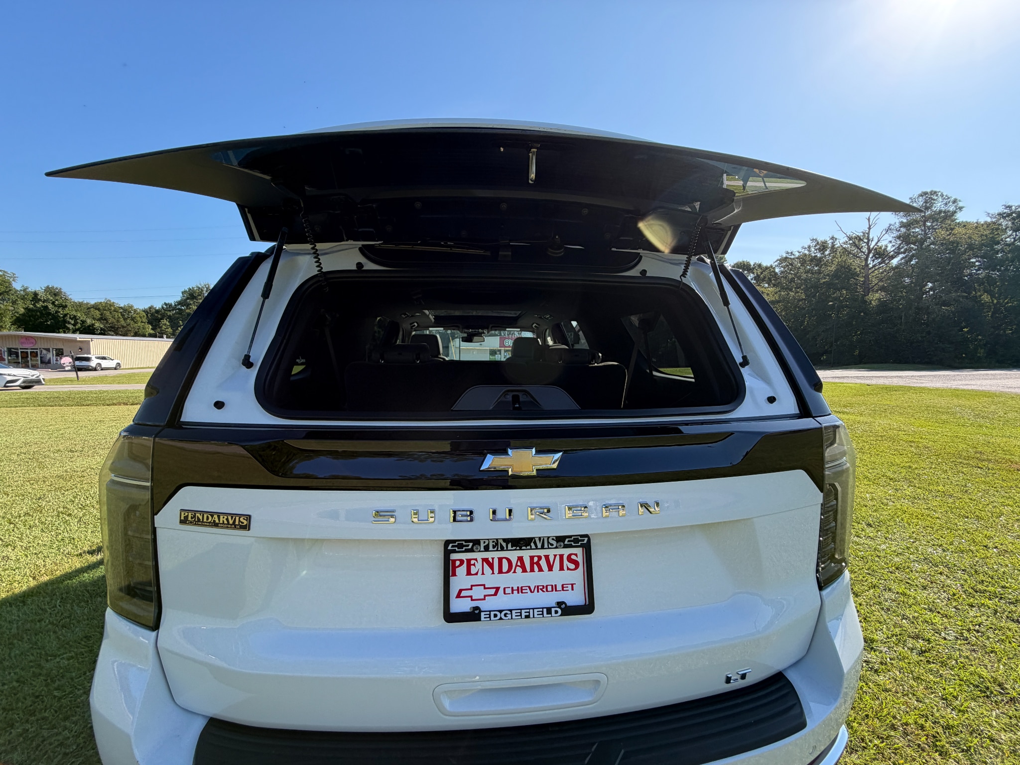 2026 Chevrolet Suburban LT - Photo 8