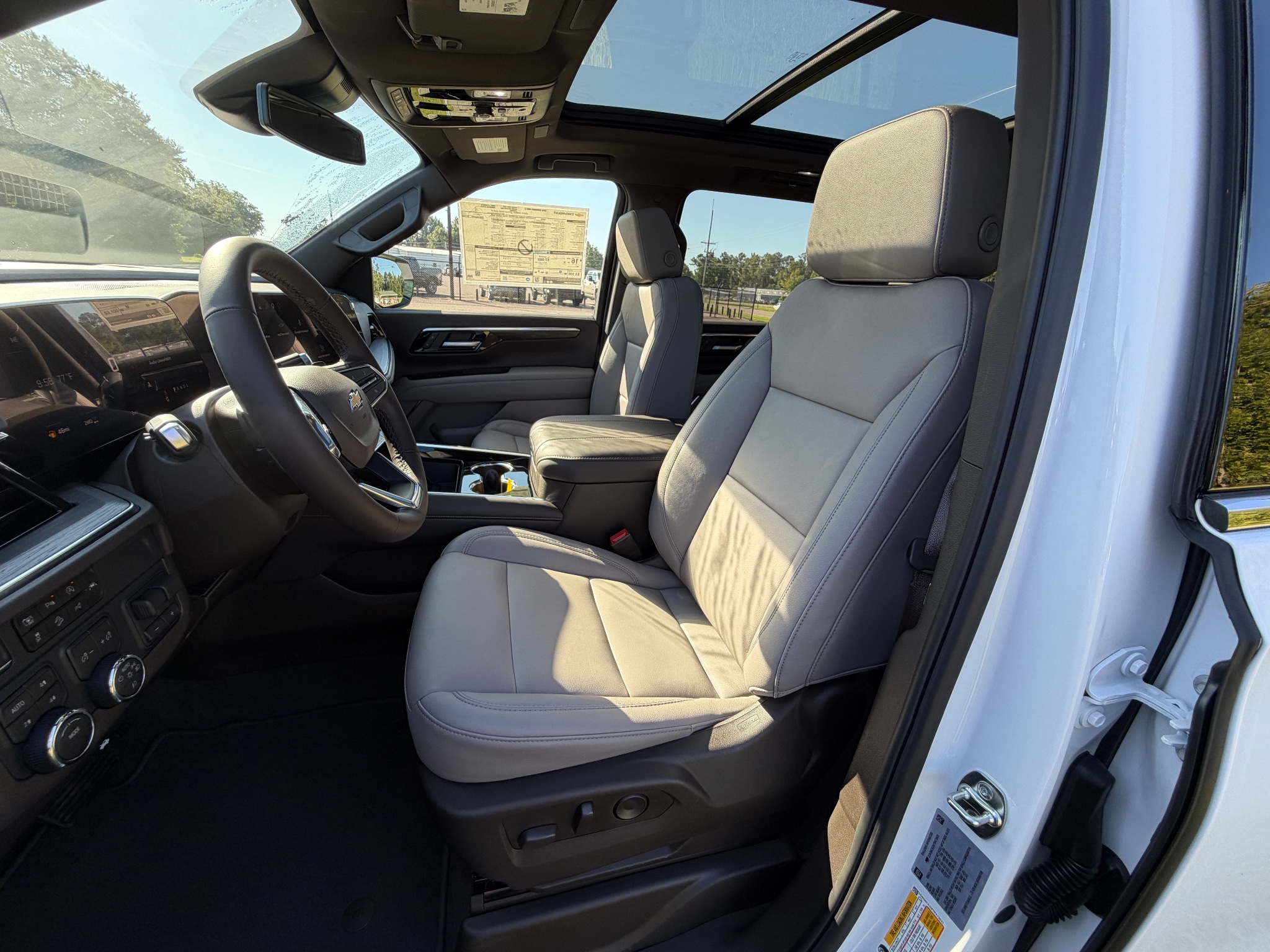 2026 Chevrolet Suburban LT - Photo 22