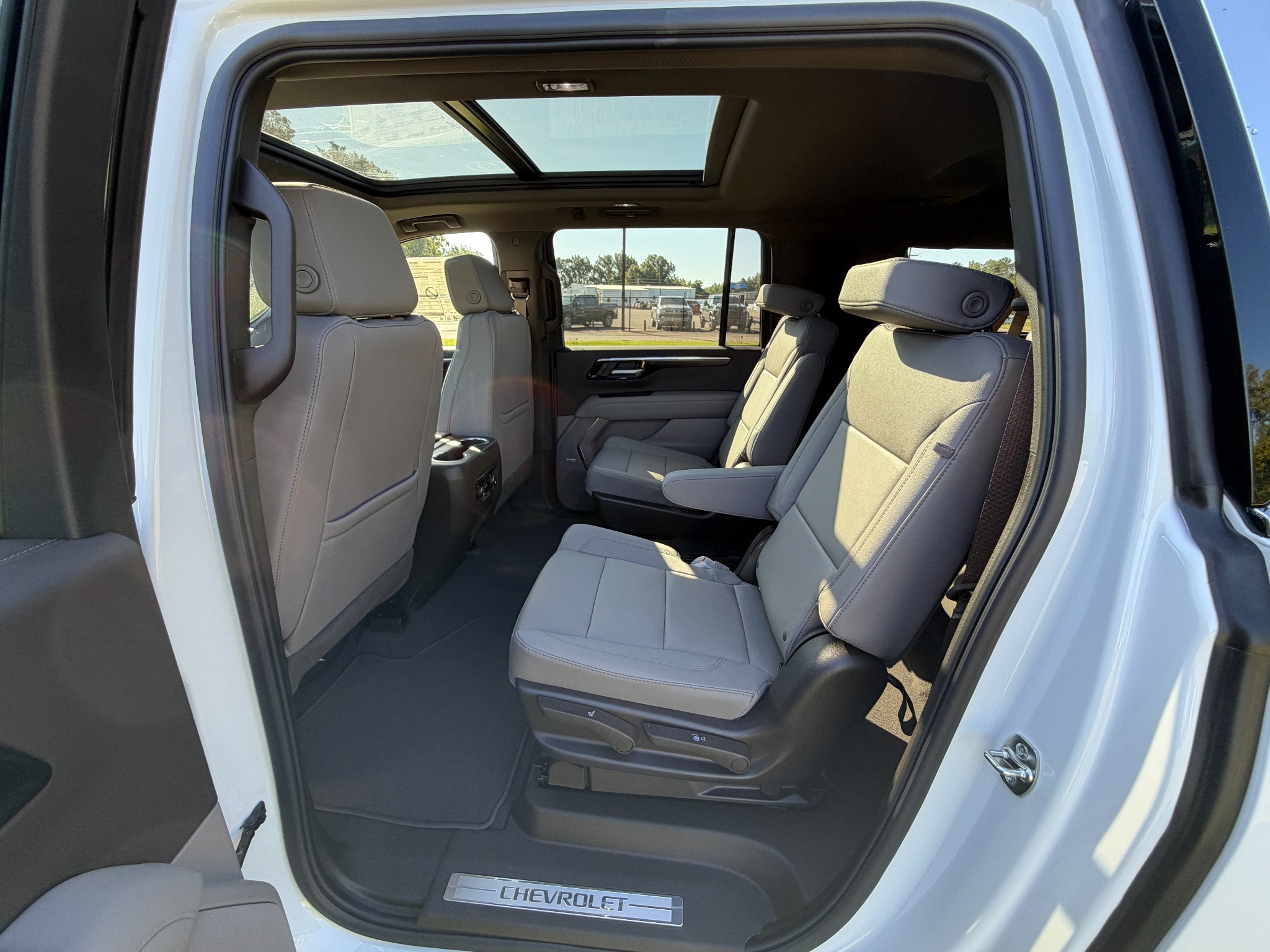 2026 Chevrolet Suburban LT - Photo 24