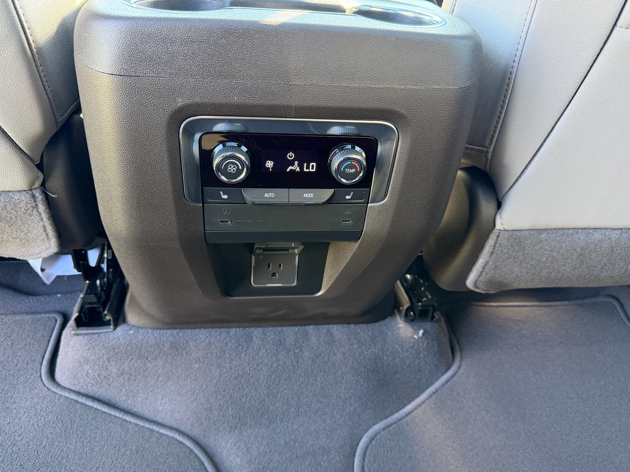 2026 Chevrolet Suburban LT - Photo 26