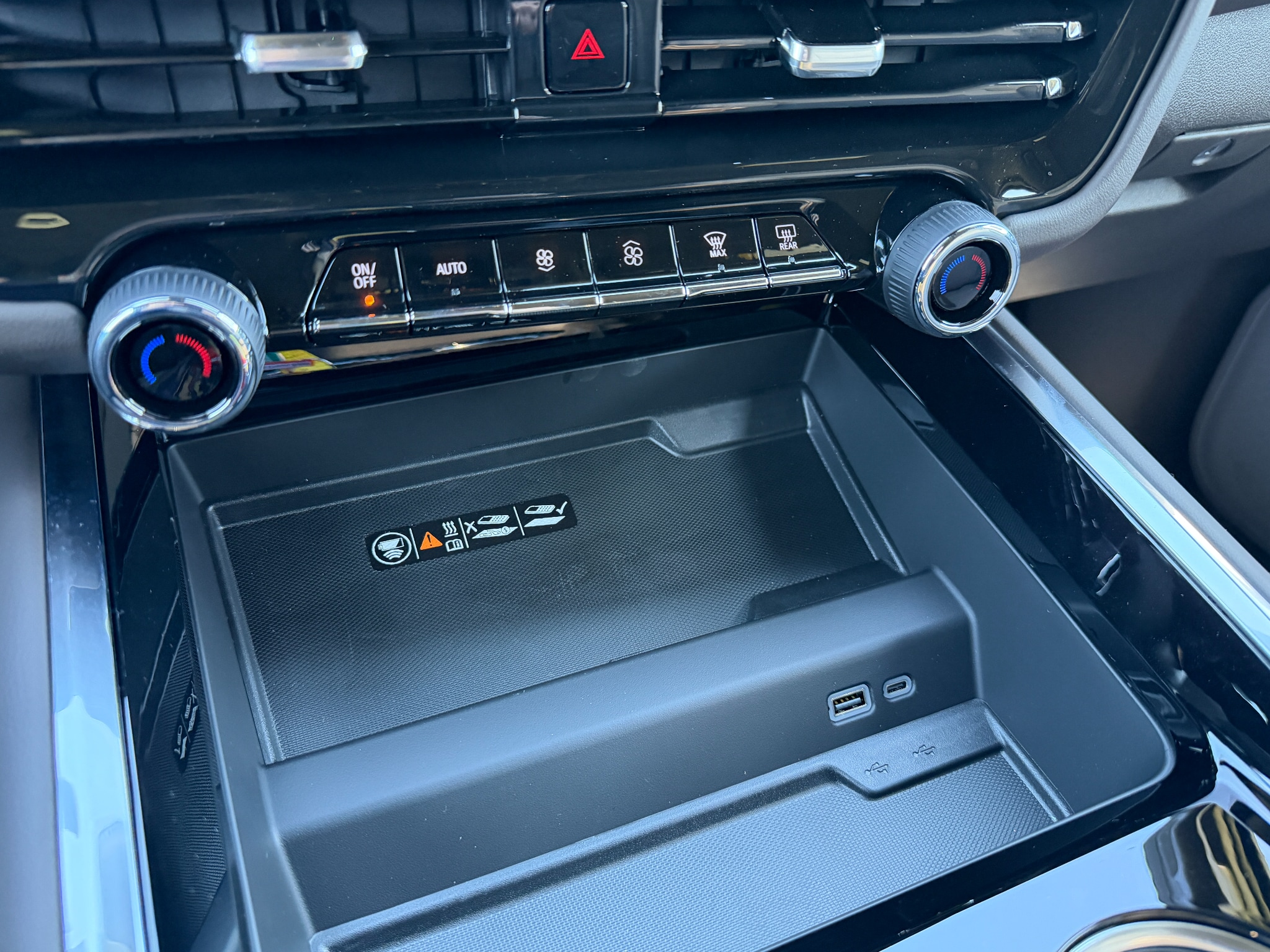 2026 Chevrolet Suburban LT - Photo 15