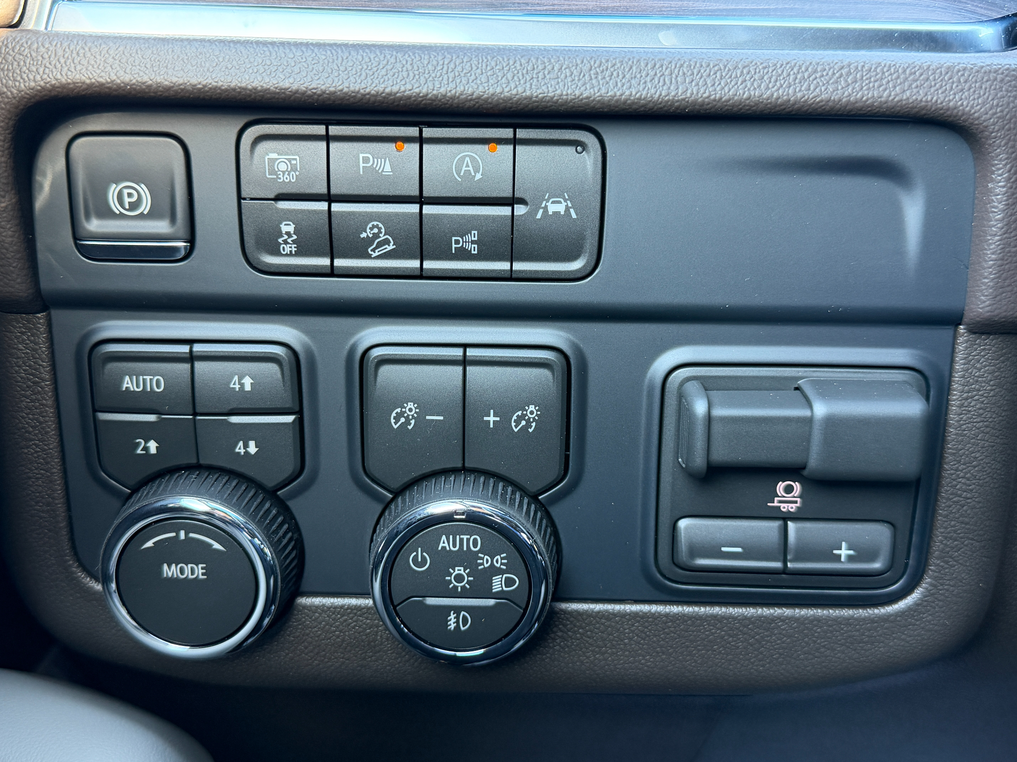 2026 Chevrolet Suburban LT - Photo 13