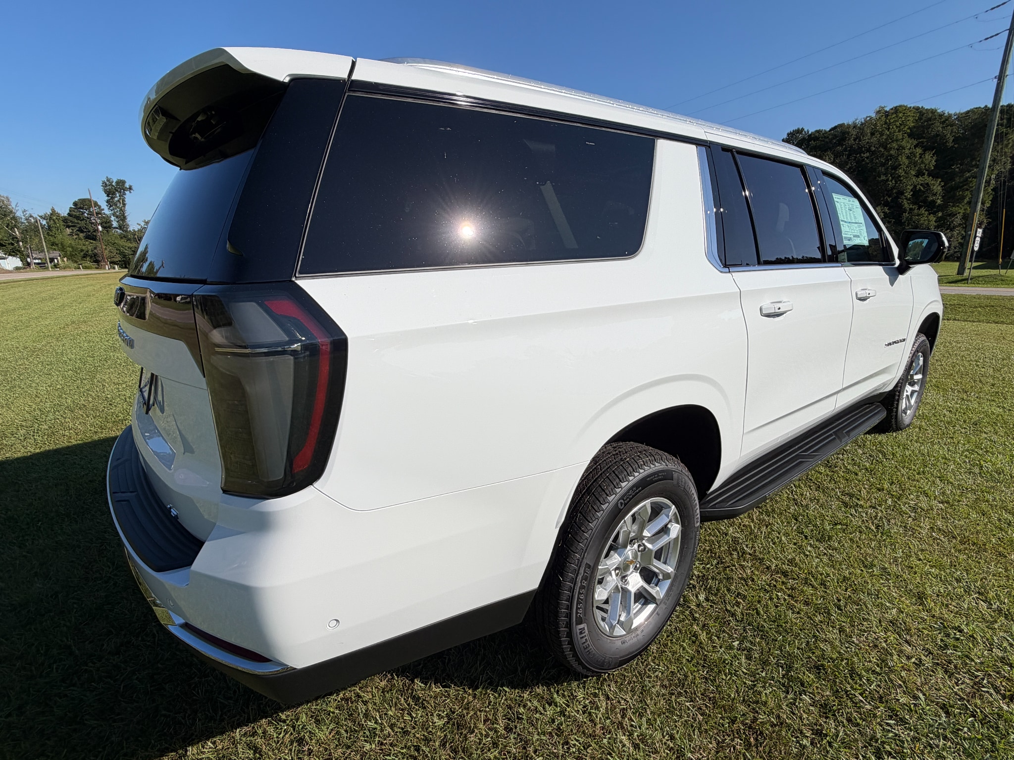 2026 Chevrolet Suburban LT - Photo 6