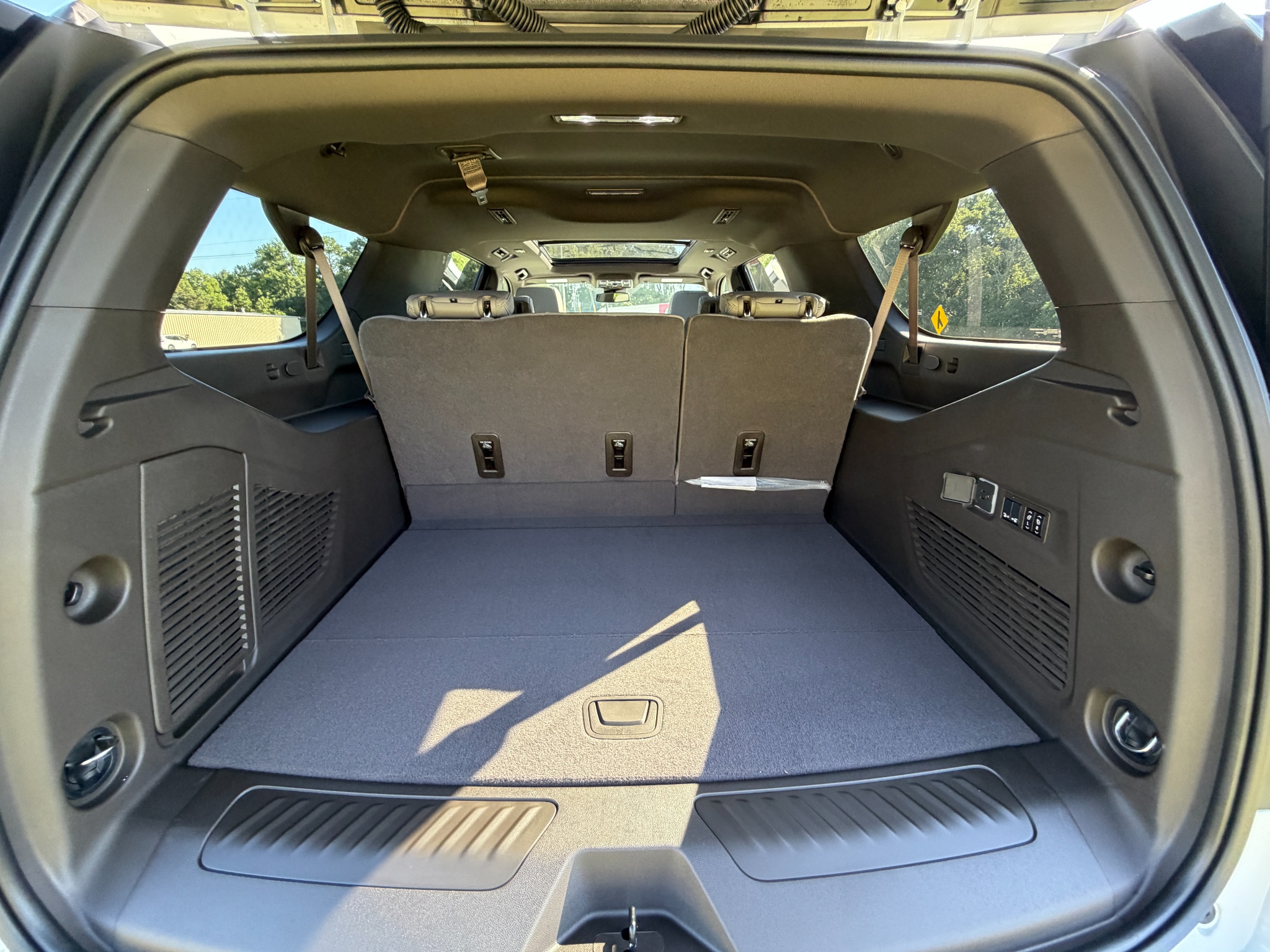 2026 Chevrolet Suburban LT - Photo 9