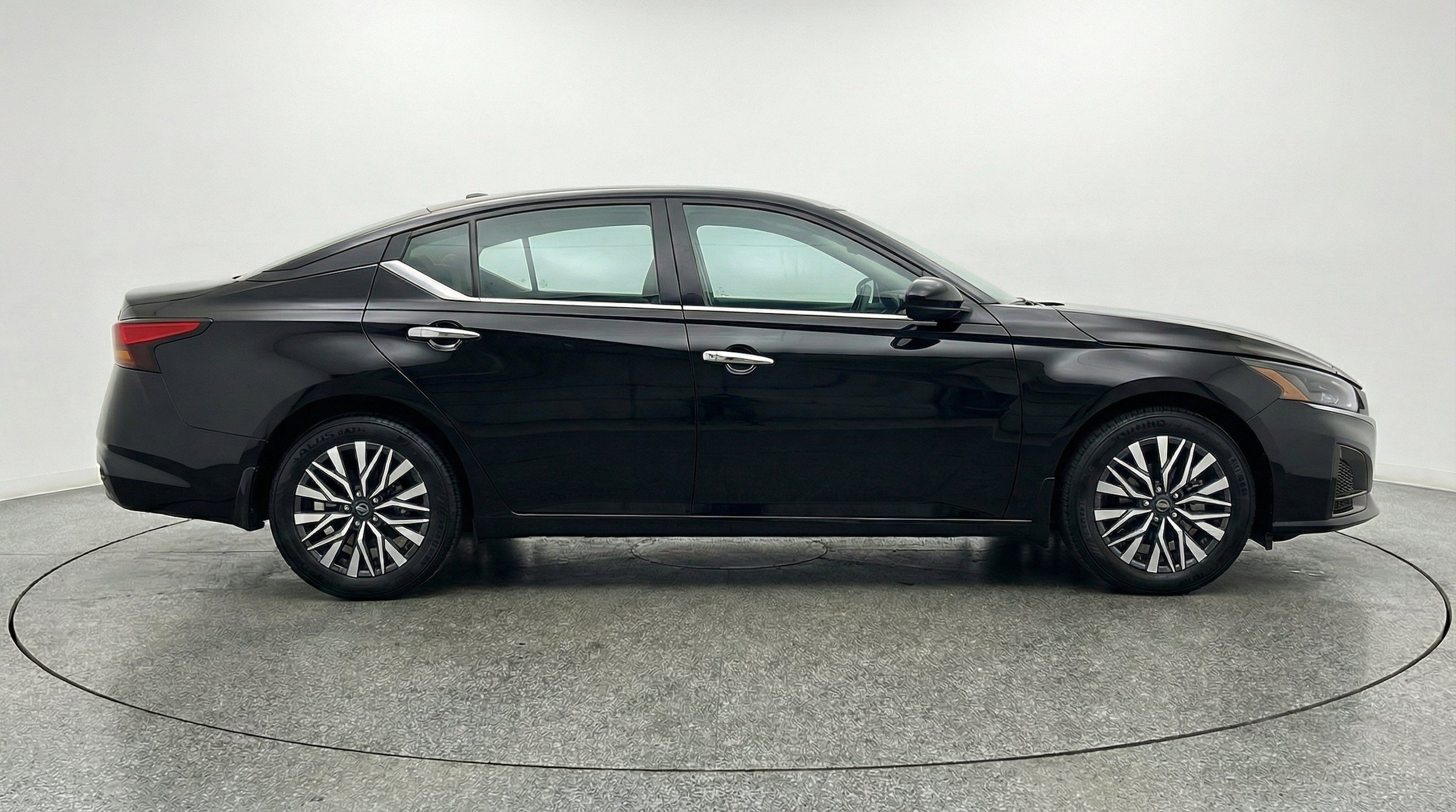 Thumbnail: 2025 Nissan Altima - 10