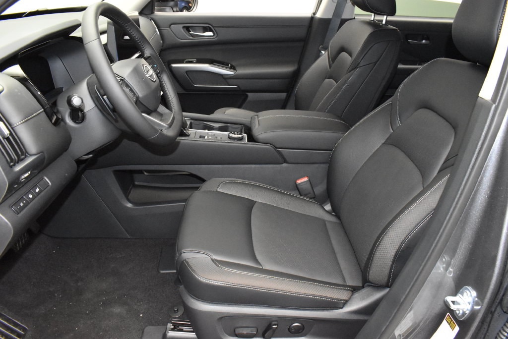 2026 Nissan Pathfinder SL - Photo 11