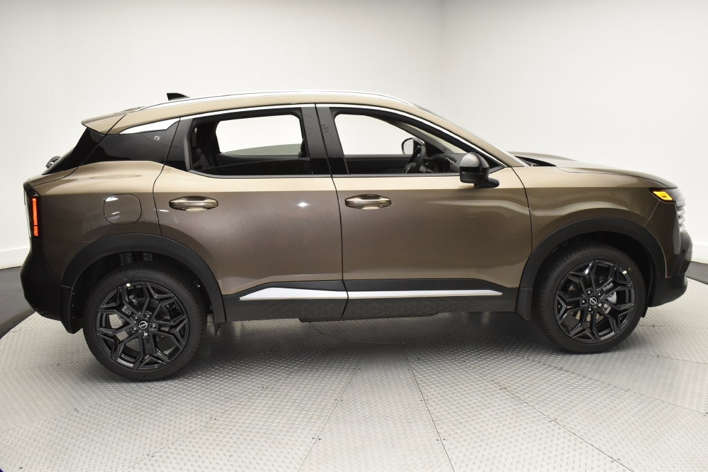 New 2027 Nissan Kicks SR SUV