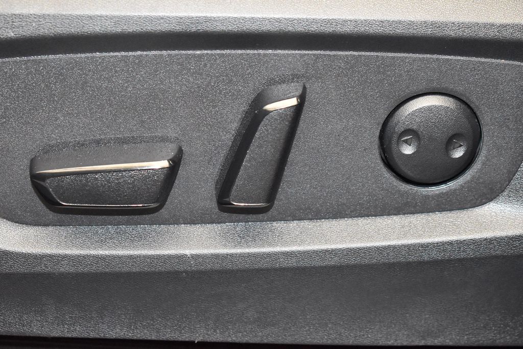 2025 Nissan Pathfinder SV - Photo 13