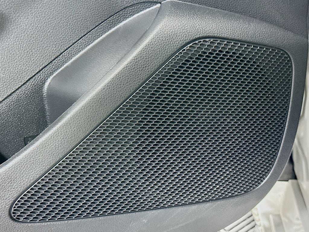 2024 Toyota Corolla SE - Photo 18