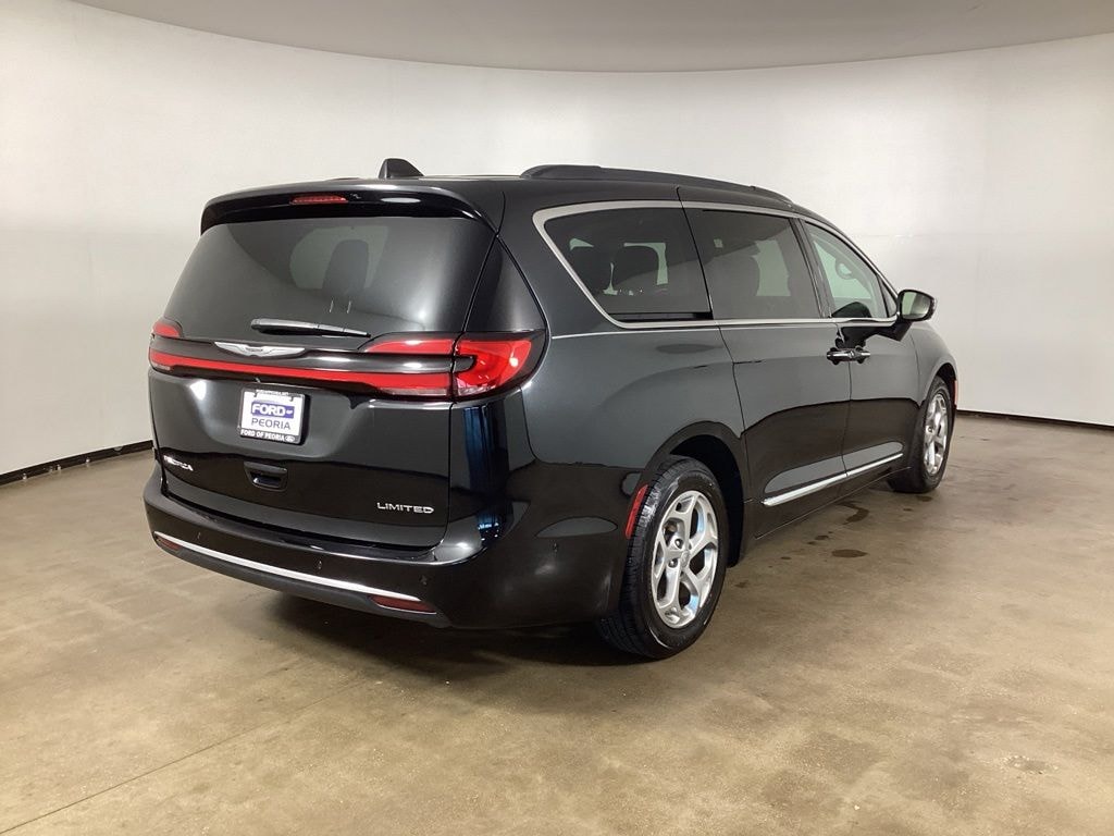 Used 2022 Chrysler Pacifica Limited Minivan/Van