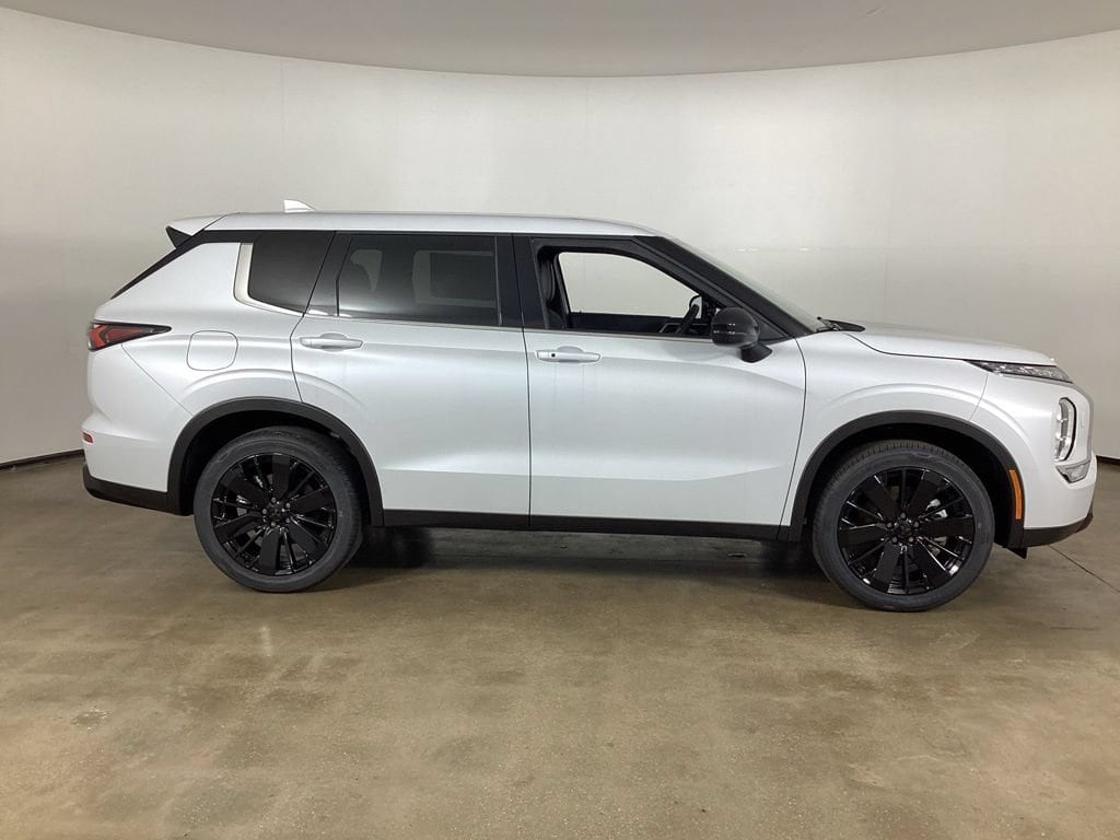 New 2026 Mitsubishi Outlander LE SUV