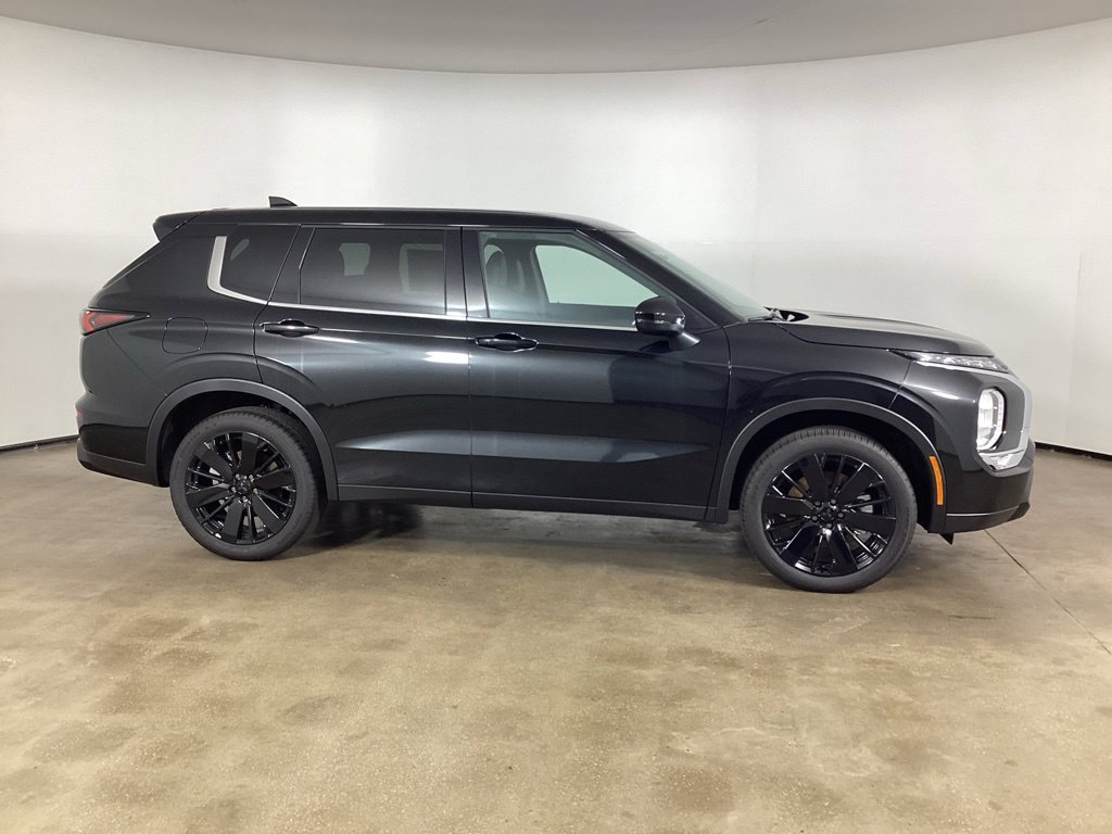 New 2026 Mitsubishi Outlander LE SUV
