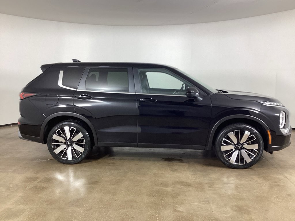 Used 2025 Mitsubishi Outlander SE SUV