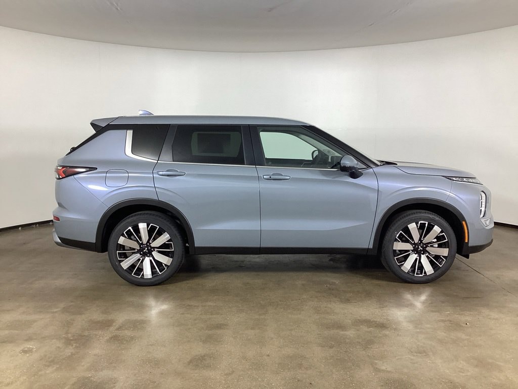 New 2026 Mitsubishi Outlander SE SUV