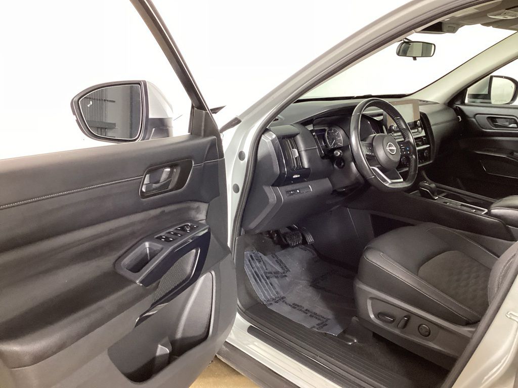 2024 Nissan Pathfinder SV - Photo 9