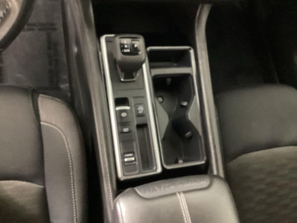 2024 Nissan Pathfinder SV - Photo 16